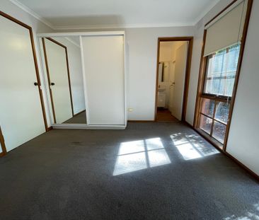 THREE BEDROOM HOME ! - Photo 5