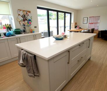 4 bedroom semi-detached house to rent - Photo 5