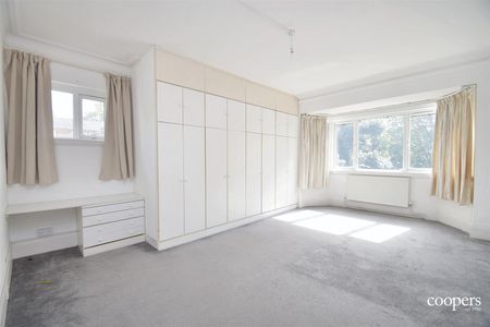 Greenbank, Green Lane, Northwood, HA6 - Photo 4