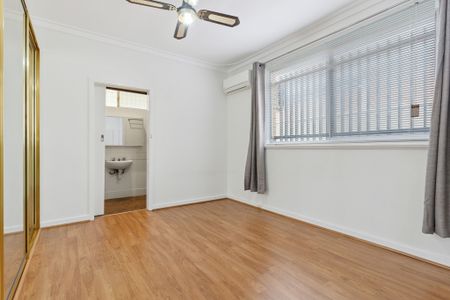 6 Knutsford Avenue, Rivervale WA 6103 - Photo 2