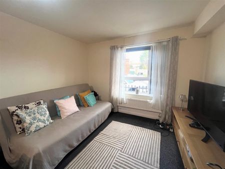 1 -3 Gammons Lane, Watford - Photo 2