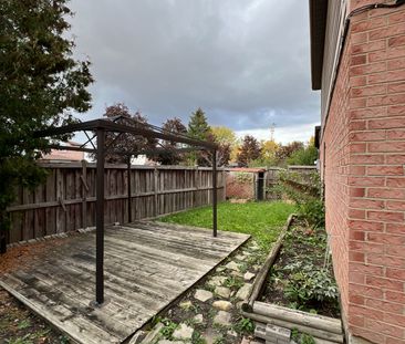 For Lease - 93 Martindale Crescent, Brampton, Ontario - Photo 5