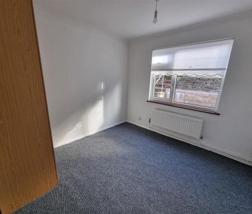 2 bedroom detached bungalow to rent - Photo 3