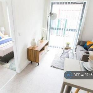 1 bedroom penthouse to rent - Photo 2