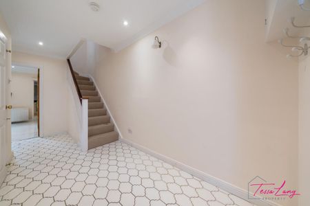 3 bedroom mews to rent - Photo 4