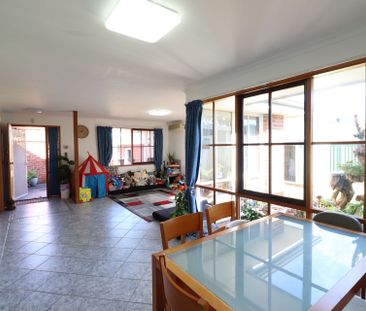 SPACE, STYLE, and QUALITY IN A FAMILY HOME !!! - Photo 2