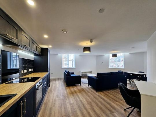 4 bedroom flat to rent - Photo 1