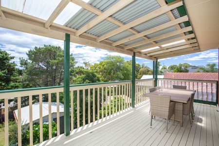Coastal Living - Spacious Family Home Just Minutes from the Beach - Photo 2