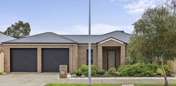 Modern Family Home in Sough-After Strathfieldsaye Location - Photo 2