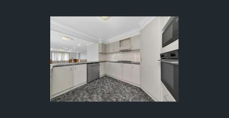 Charming Family Home in Roxburgh Park - Photo 2