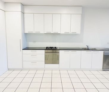 2 Bedroom modern and spacious apartment, located in every popular W... - Photo 6