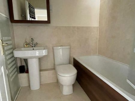 2 bedroom flat to rent - Photo 4