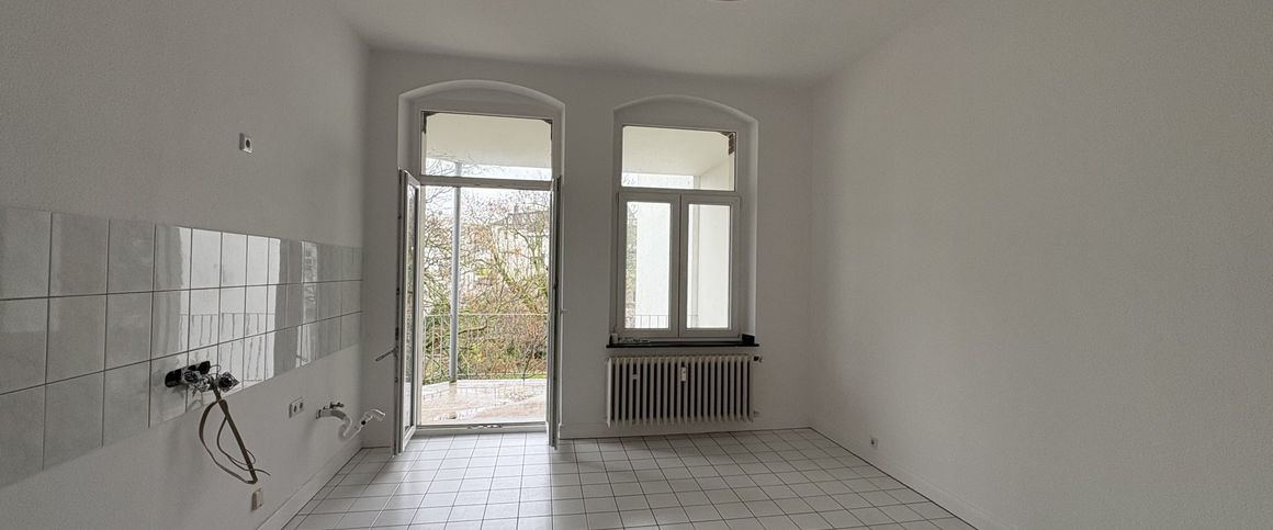 2-Zimmer Altbau mit Balkon zum Verlieben: Renoviert in Pempelfort! - Foto 1