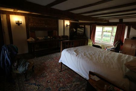 4 bedroom semi-detached house to rent - Photo 3