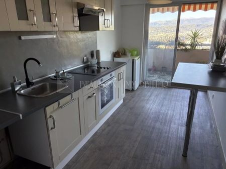 Location Appartement 3 pièces 82m² NICE 06300 - Photo 4