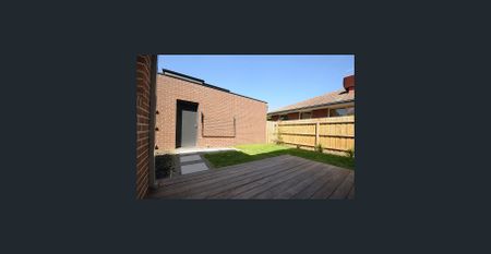 Modern 3 Bedroom Townhouse - Photo 2