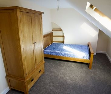 7 Bed Terraced House, Bernard Street, SO14 - Photo 3