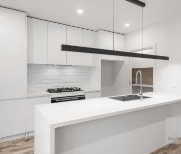 Sleek Living in Sydenham with Two Living Zones! - Photo 6