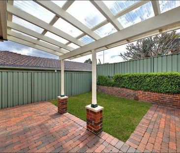 Street-frontage townhouse... - Photo 3