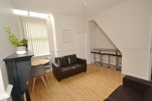 4 bedroom terraced house to rent - Photo 1