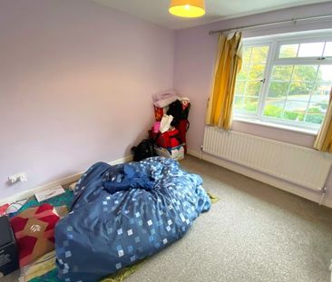 Woburn Avenue, Farnborough, Hampshire, GU14 - Photo 5