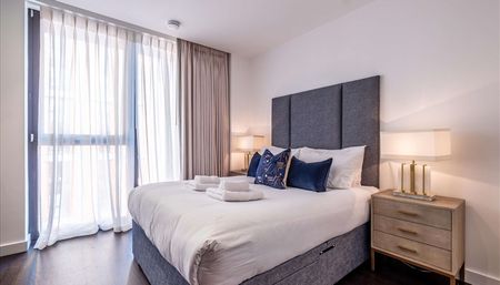 THREE BEDROOM APARTMENT TO LET CHARLES CLOWES WALK NINE ELMS SW11 - Photo 4