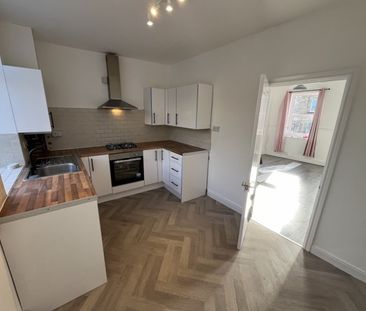 2 bed Terraced - To Let - Photo 5