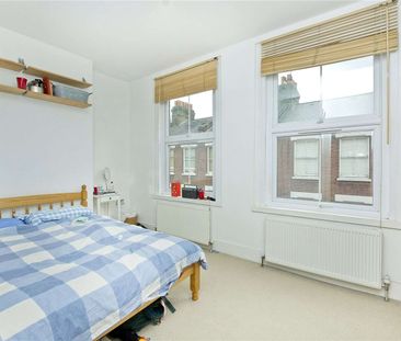 A wonderful four bedroom period house, with two bathrooms and a cou... - Photo 3