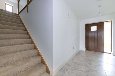 Beautifully presented, newly built family home with stunning rural views - Photo 2