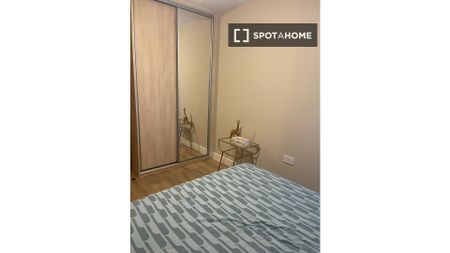 Room in shared 2-bedroom flat for rent in Dublin - Photo 4