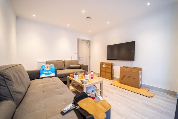 6 bedroom house to rent - Photo 1