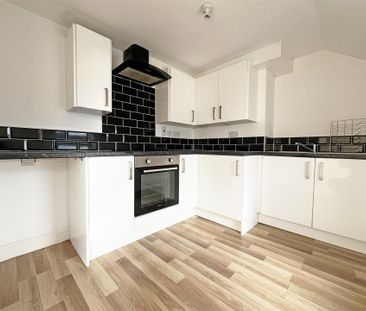 2 bedroom Flat to rent - Photo 6