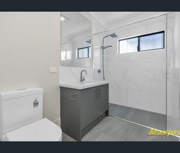 Brand new in prime location !! - Photo 2