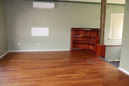 6 Freyberg Street Wagga Wagga NSW - Photo 2