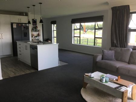 Modern family home - Photo 3