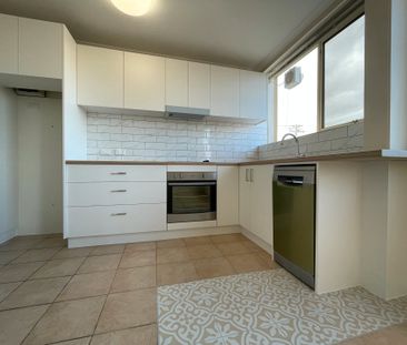 2-Bedroom Apartment in the Heart of Brunswick! - Photo 6