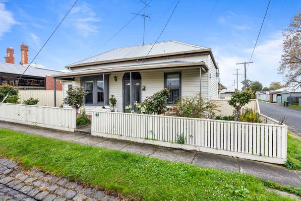 Charming Home In Ballarat East - Photo 1