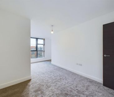 2 bedroom penthouse to rent - Photo 6