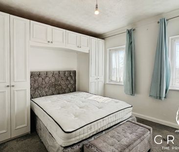 Whitehall Lane, Grays, RM17 - Photo 2