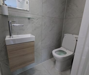 Studio Flat, Askew Road, W12 - Photo 4