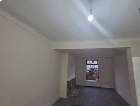 4 Bed Semi-Detached House, Grange Road, IG1 - Photo 2