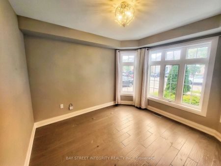 Detached Home For Lease | N9249654 - Photo 4