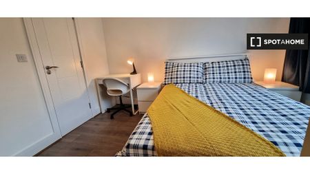 Room for rent in 7-bedroom apartment in Dublin - Photo 3