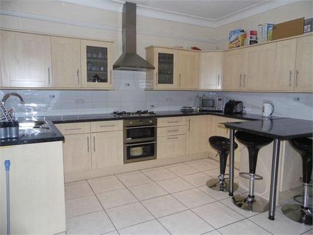 6 bedroom semi-detached house to rent - Photo 4