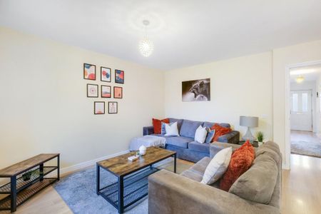 4 bedroom semi-detached house to rent - Photo 4