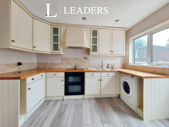 3 bedroom semi-detached to rent Parkstone Avenue, Southend on Sea, SS2 - Photo 1