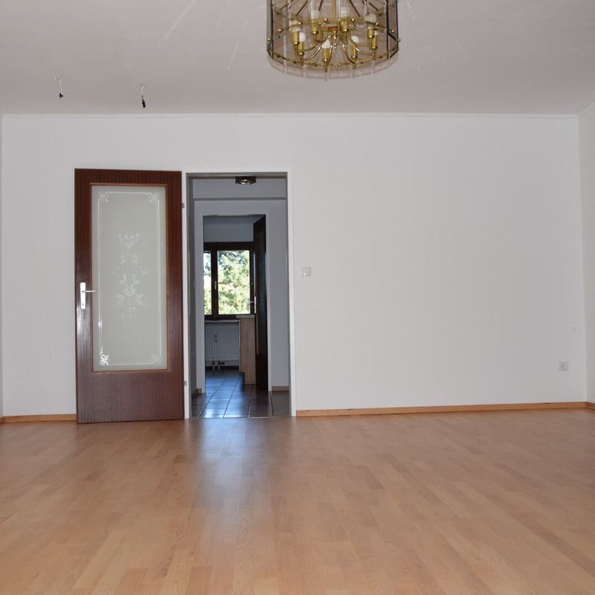 Eleganter „Retro-Style“ – Großzügige, sonnige, ruhige Wohnung mit Süd-Loggia! 2 Garagenplätze! - Photo 1