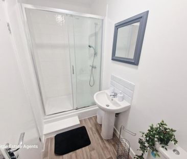 1 bedroom in a house share to rent - Photo 6