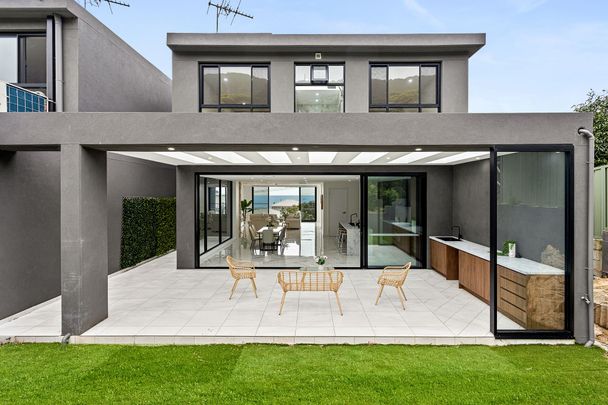 Stunning 4 Bedroom Townhouse in Scarborough - Photo 1