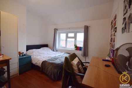 3 bedroom semi-detached house to rent - Photo 5